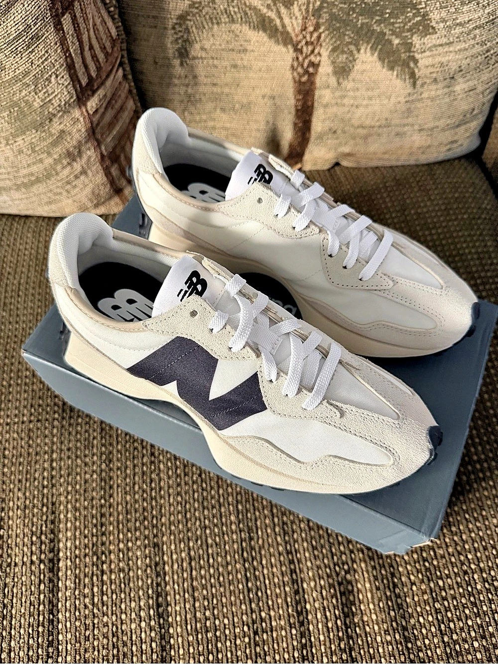 New Balance 327 Women’s Lace-Up Sneakers Sea Salt/White/Black WS327FE Size 7